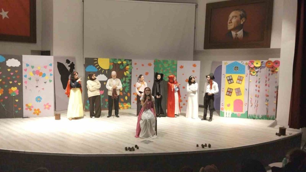 "Ormanın Şifresi" Adlı Çocuk Tiyatrosu Öğrencilerle Buluştu