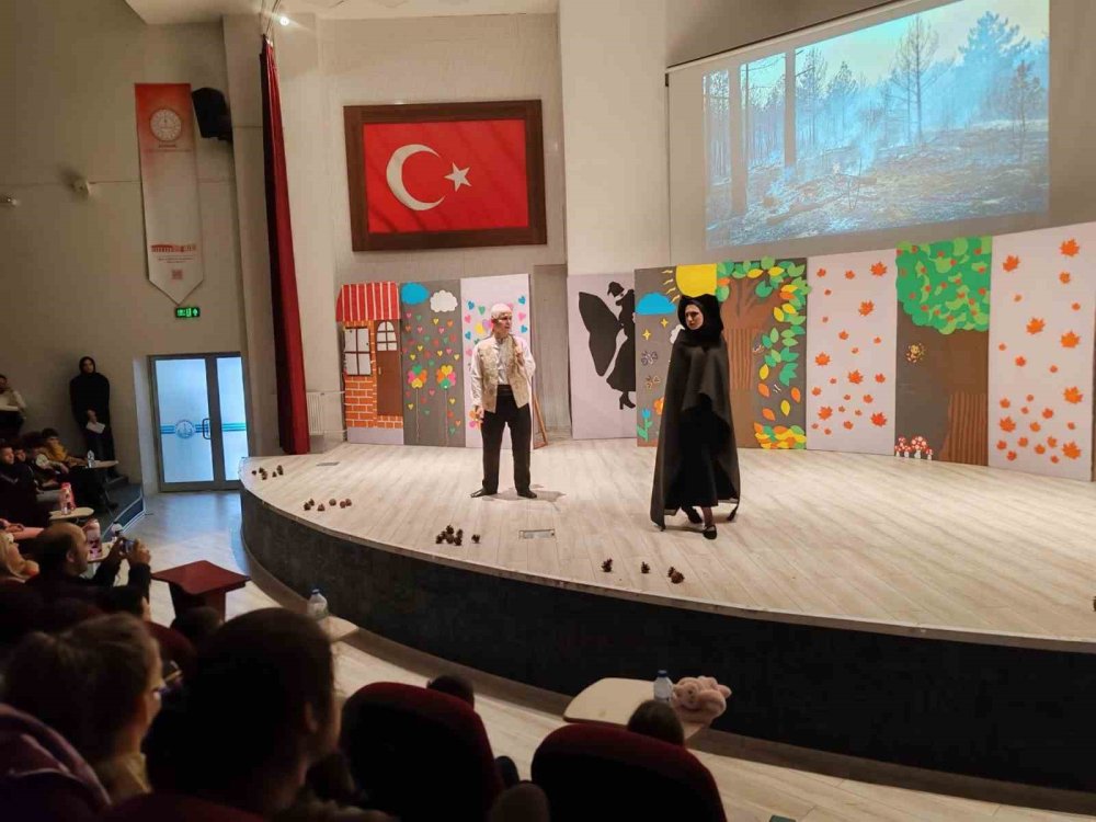 "Ormanın Şifresi" Adlı Çocuk Tiyatrosu Öğrencilerle Buluştu