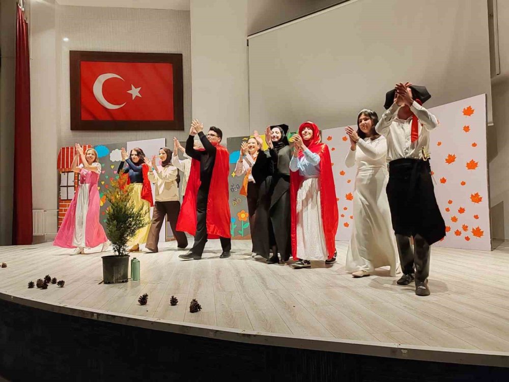 "Ormanın Şifresi" Adlı Çocuk Tiyatrosu Öğrencilerle Buluştu