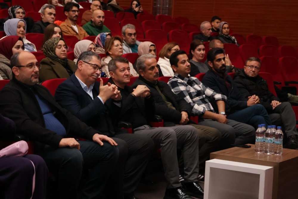 Şeyh Edebali Kongre Merkezi’nde Şiir Gecesi Düzenlendi