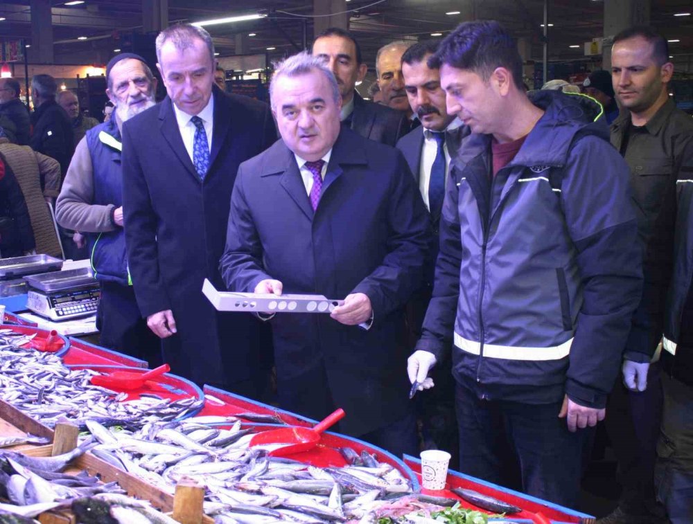 Vatandaşları Bilgilendirmek İçin Pazarda "Sağlık İçin Balık" Konulu Stant Kuruldu