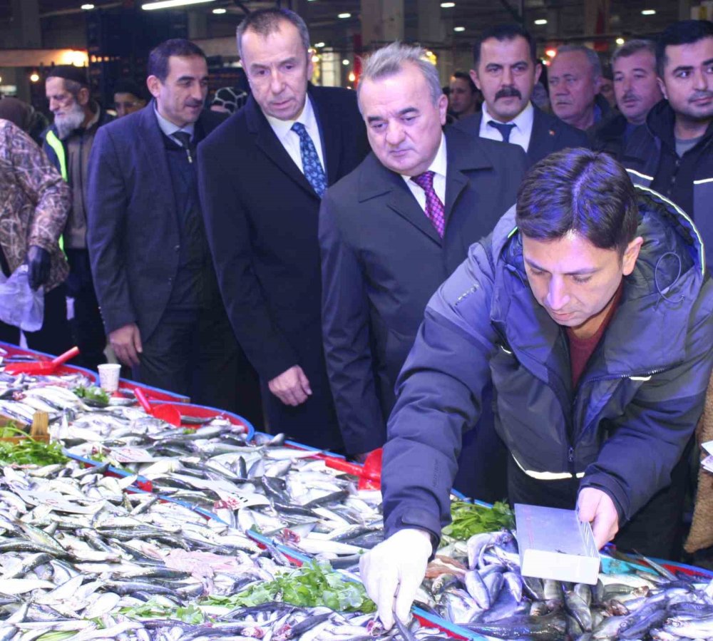 Vatandaşları Bilgilendirmek İçin Pazarda "Sağlık İçin Balık" Konulu Stant Kuruldu