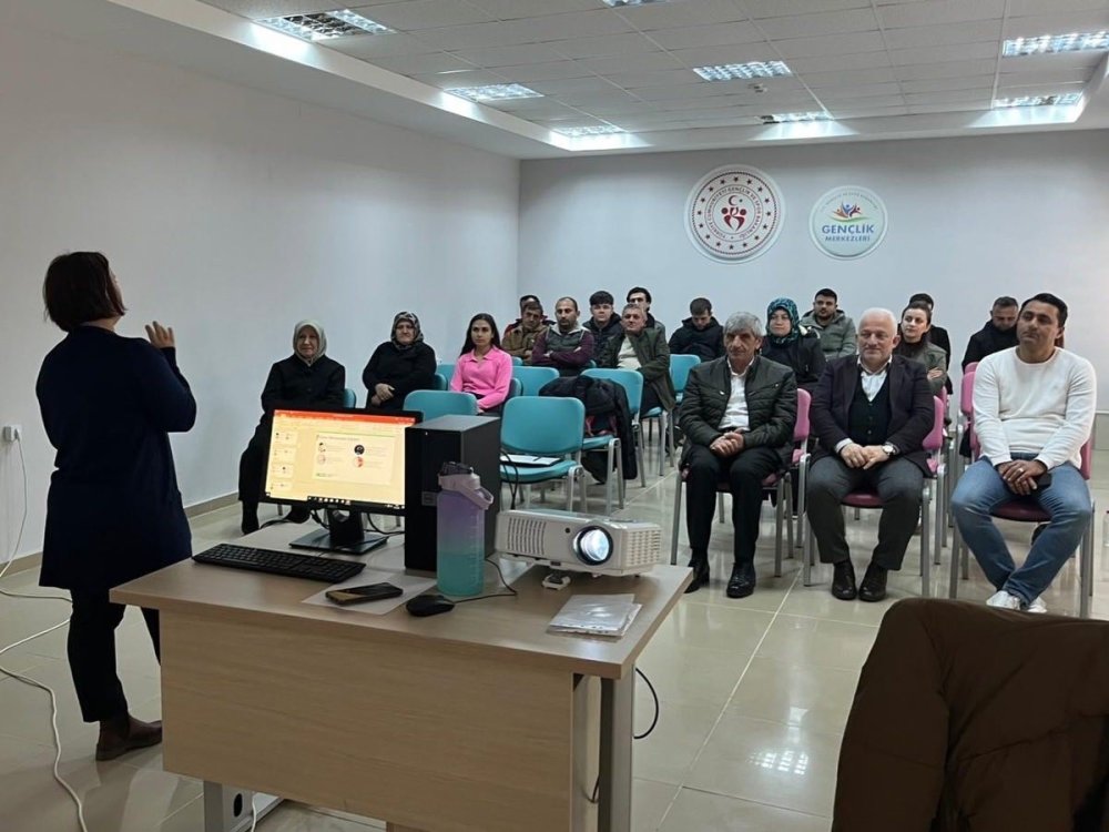 Bağımlılıkla Mücadele Eğitimleri Düzenlendi