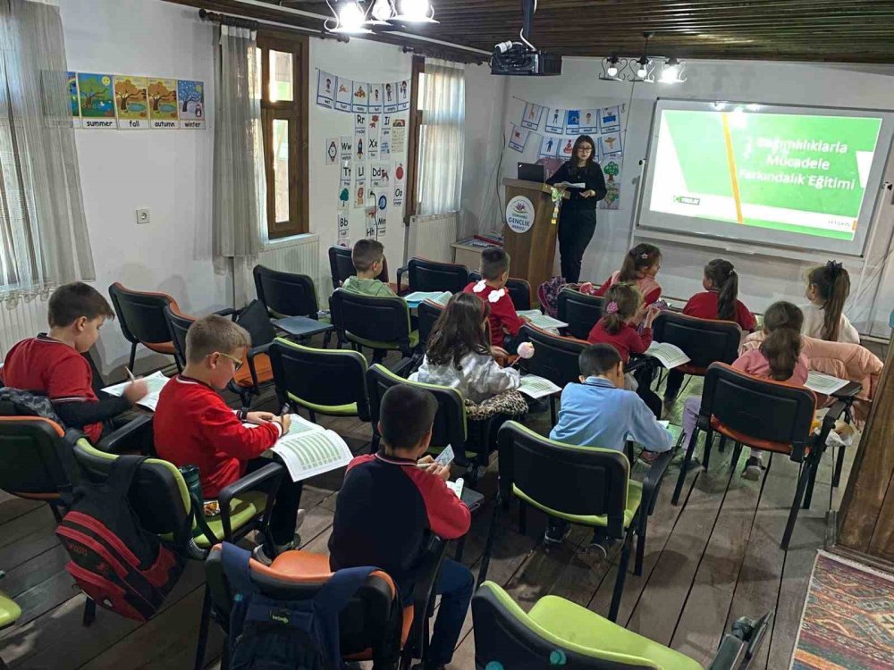 Bağımlılıkla Mücadele Eğitimleri Düzenlendi