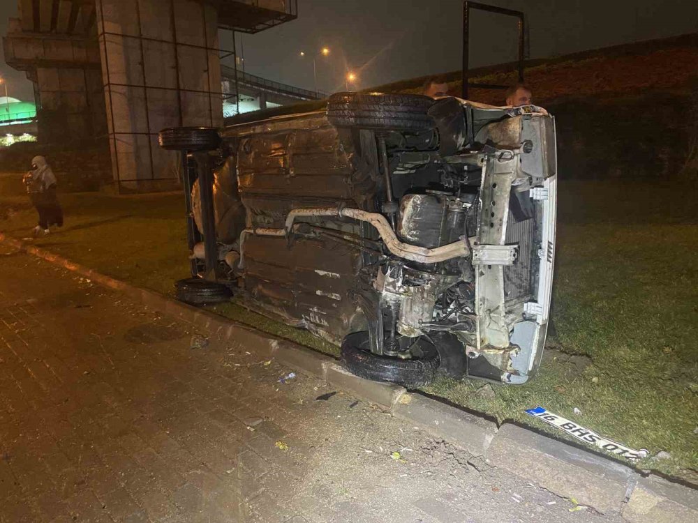 Kontrolden Çıkan Otomobil Takla Attı!