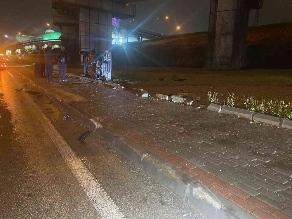 Kontrolden Çıkan Otomobil Takla Attı!