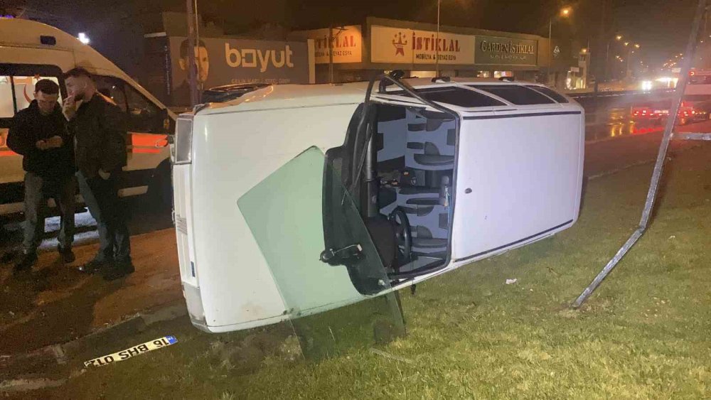 Kontrolden Çıkan Otomobil Takla Attı!