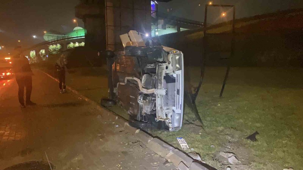 Kontrolden Çıkan Otomobil Takla Attı!