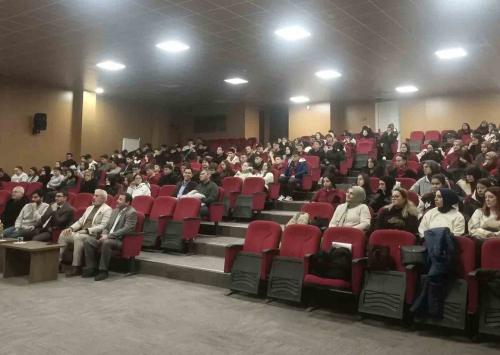 Söyleşi Ve Kitap Tahlili Programı Düzenlendi