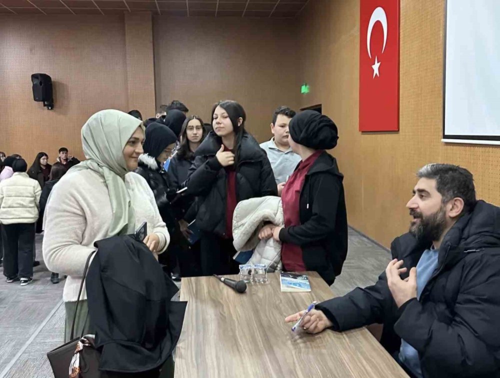 Söyleşi Ve Kitap Tahlili Programı Düzenlendi