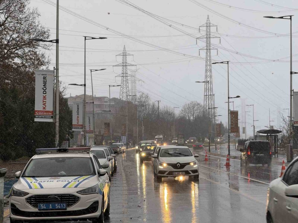 Lapa Lapa Yağdı, Aniden Bitti