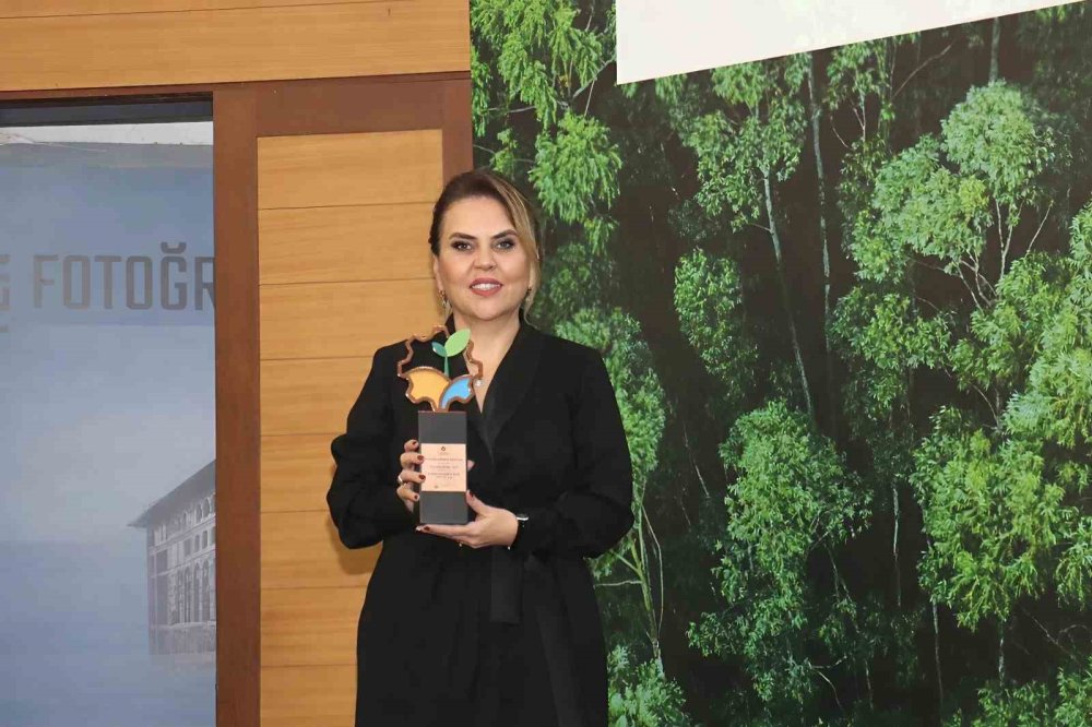 Plastik Atıkları Doğaya Zarar Vermeden Dönüştürdüler, Ödülü Kazandılar