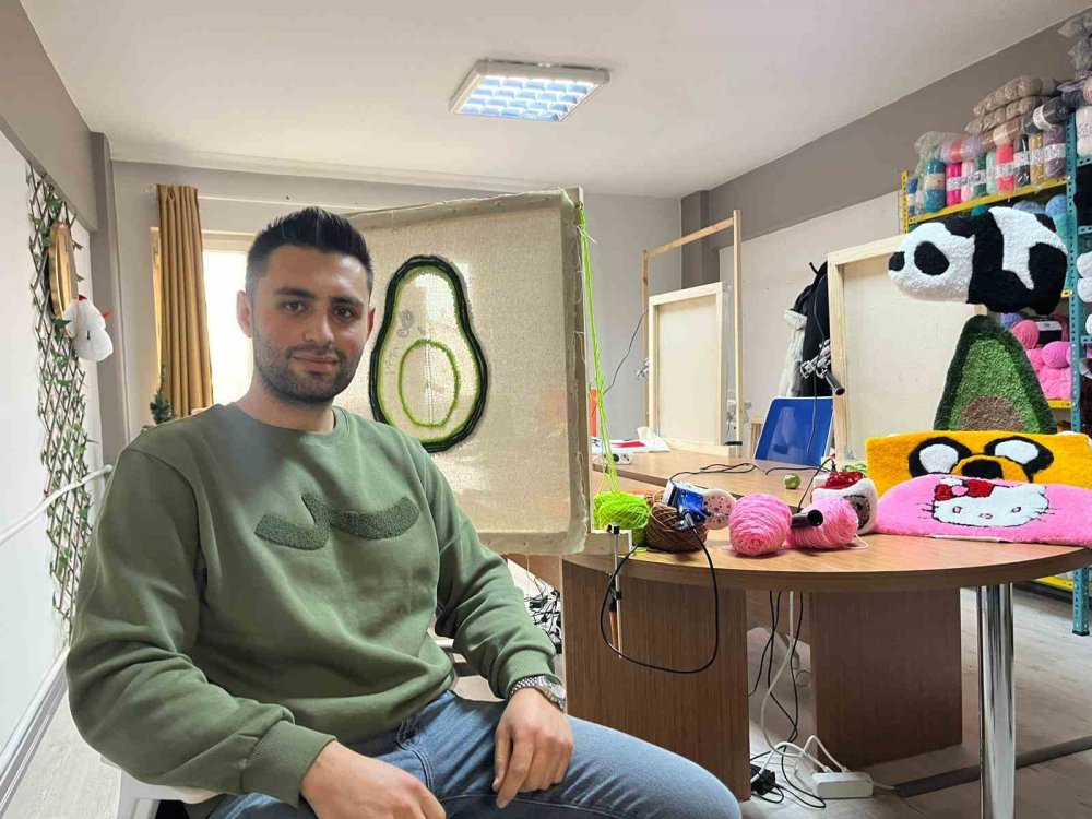Tüm Birikimi İle Açtığı Halı Dokuma Atölyesinde Hayallerini Kumaşa Döküyor