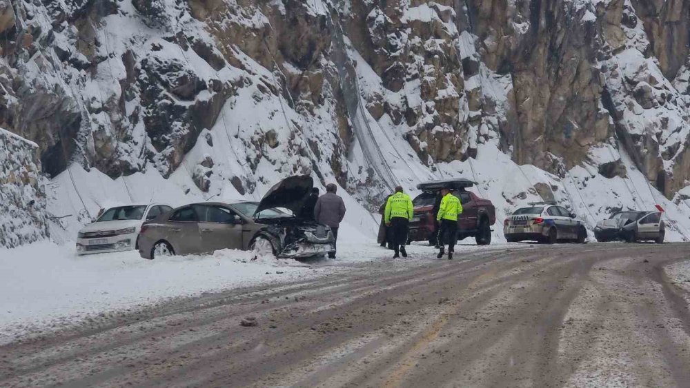 Domaniç-inegöl Karayolunda Üç Ayrı Kaza!