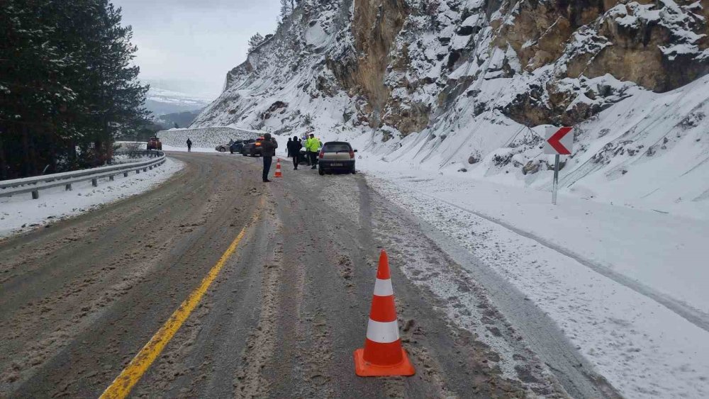 Domaniç-inegöl Karayolunda Üç Ayrı Kaza!