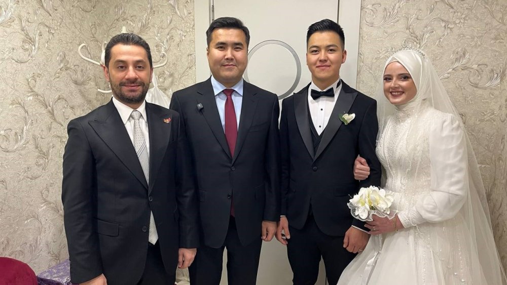 Sosyal Medyada Gündem Olan Çift Evlendi