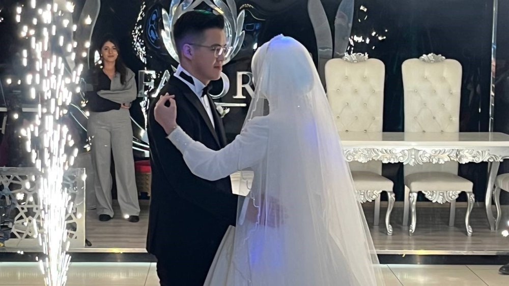 Sosyal Medyada Gündem Olan Çift Evlendi