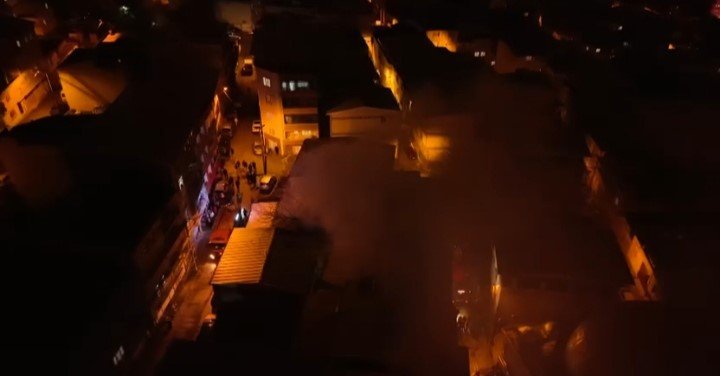 Apartmanın Deposunda Çıkan Yangın Paniğe Neden Oldu