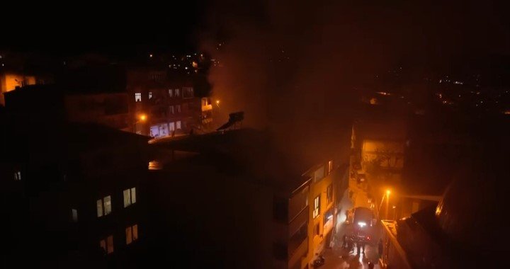 Apartmanın Deposunda Çıkan Yangın Paniğe Neden Oldu