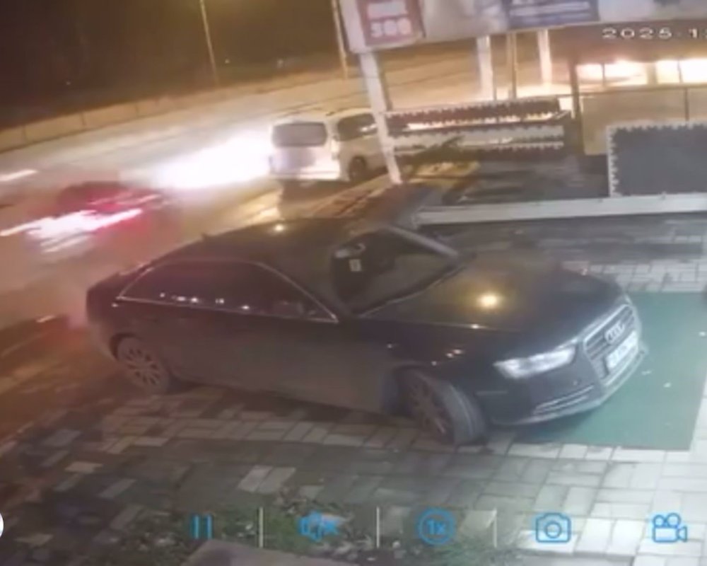 Gece Yarısı Kaza Anı Kamerada
