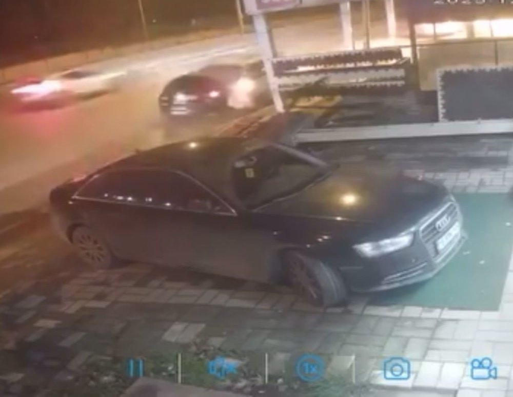 Gece Yarısı Kaza Anı Kamerada