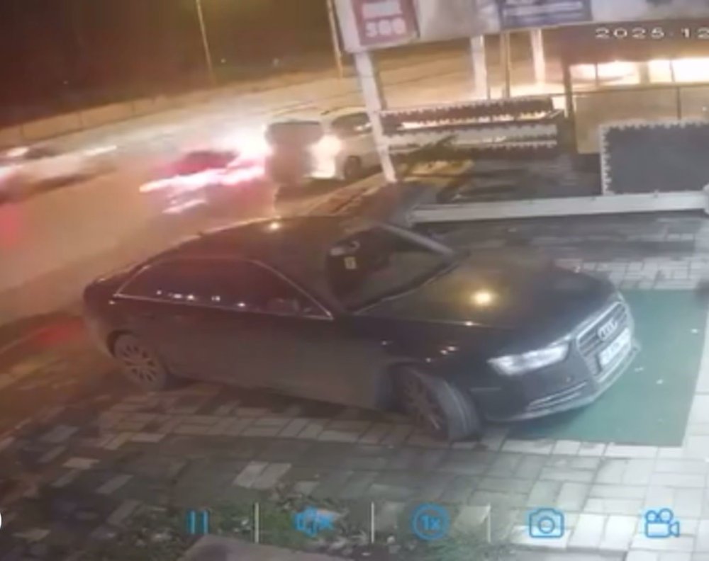 Gece Yarısı Kaza Anı Kamerada