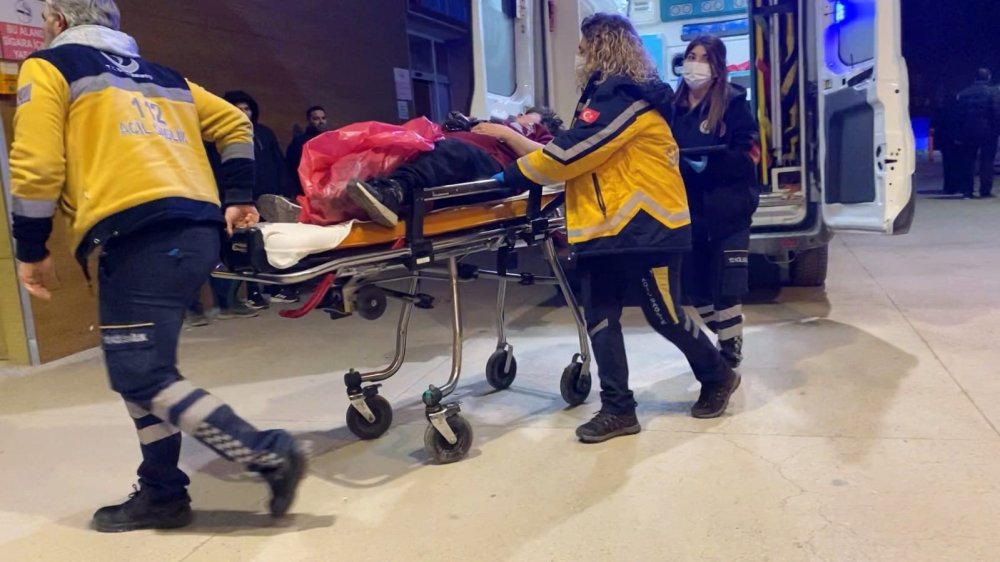 Tekel Bayisine Silahlı Saldırı: 2 Kişi Yaralandı