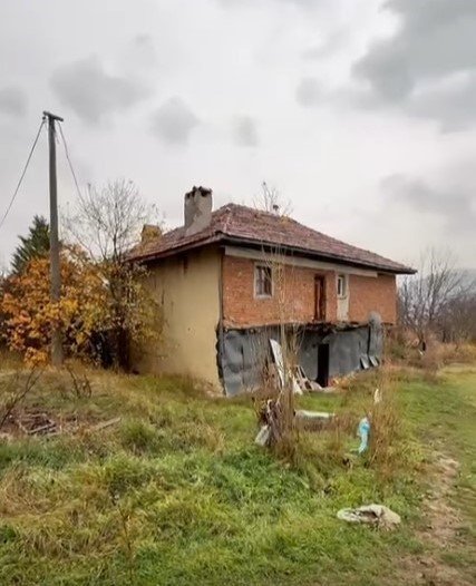 Yalnız Yaşayan Yaşlı Adam İçin Yardım Dayanışması