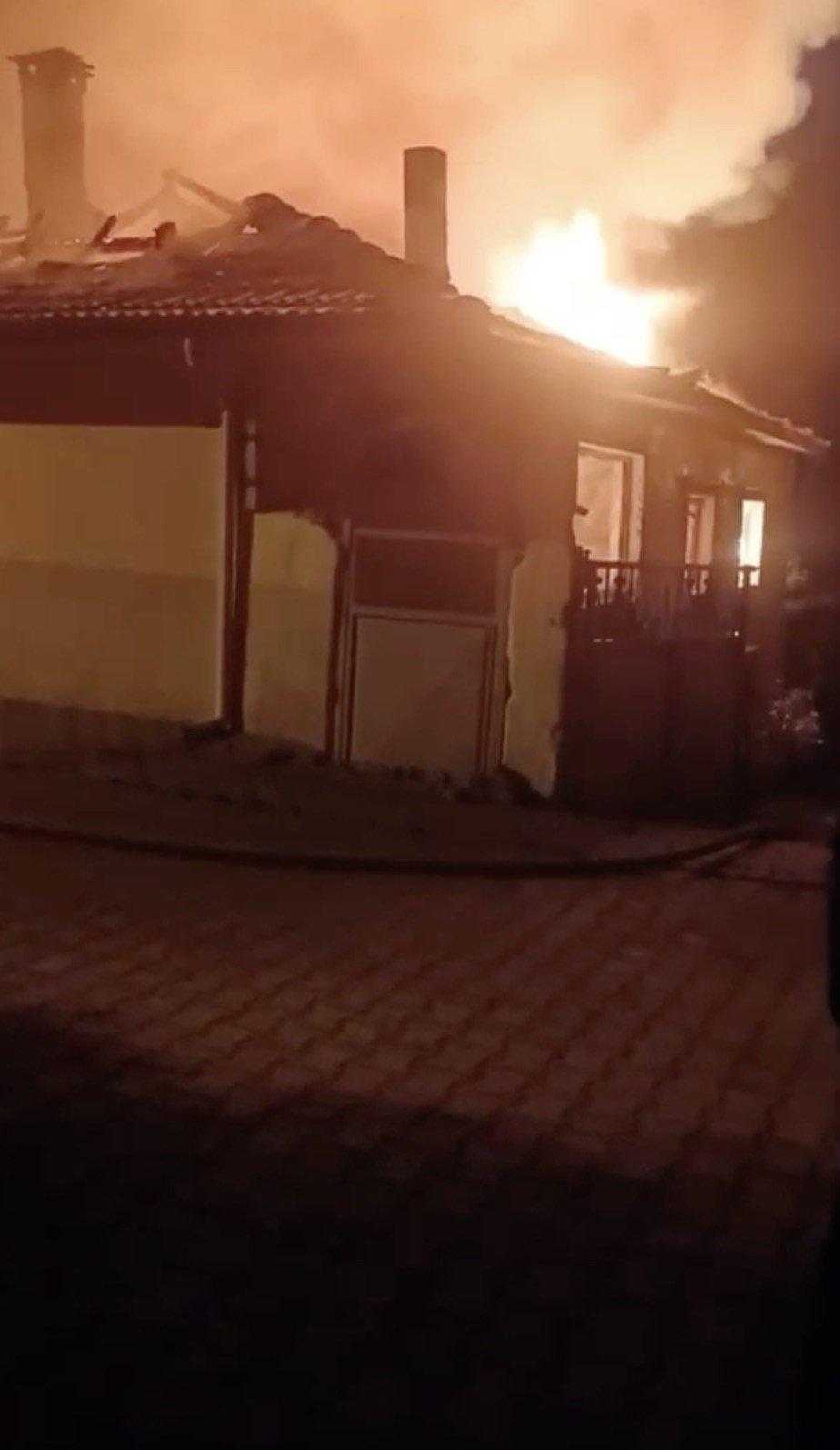 Yılbaşı Gecesi Köy Evi Alevlere Teslim Oldu
