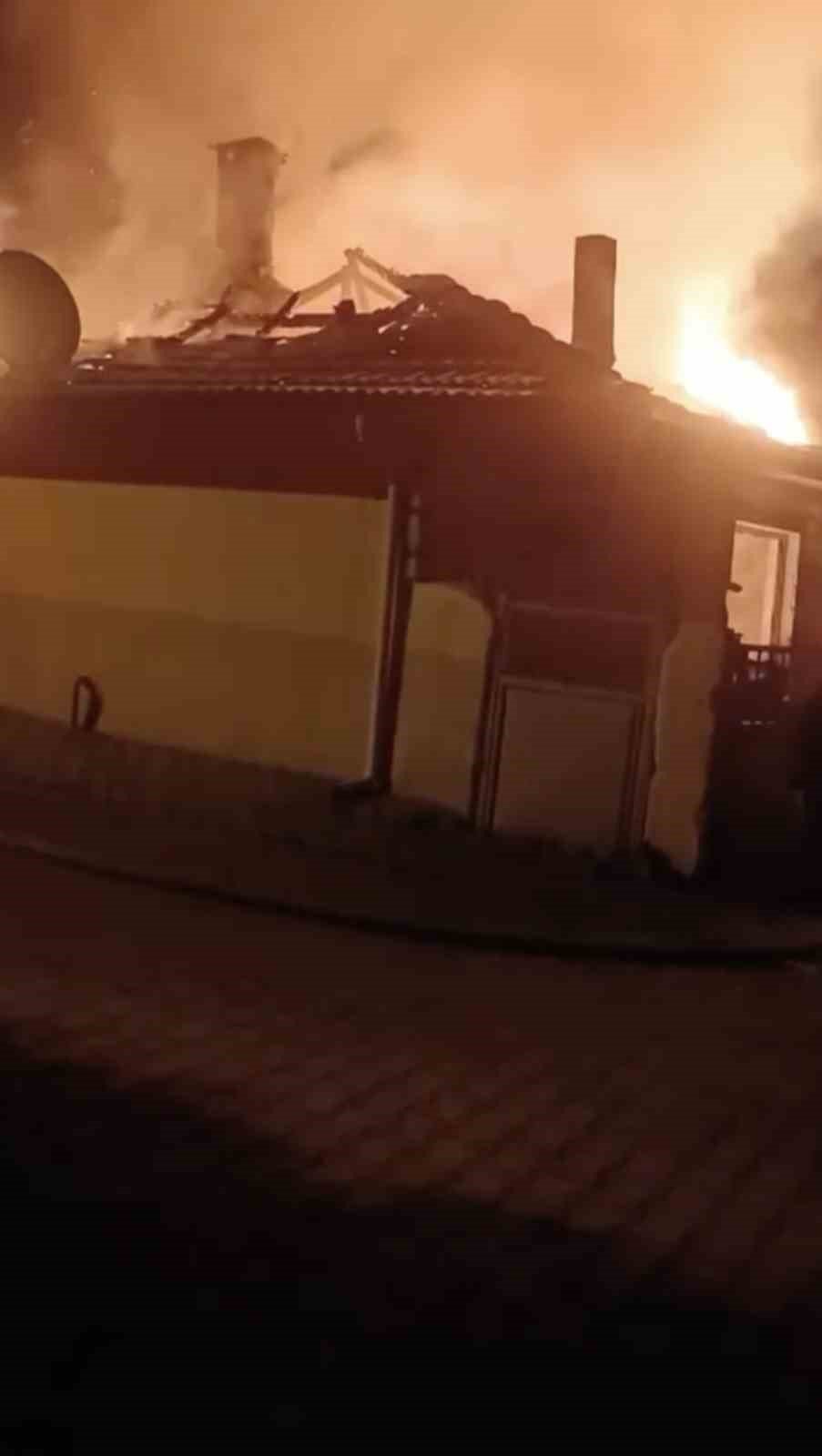 Yılbaşı Gecesi Köy Evi Alevlere Teslim Oldu