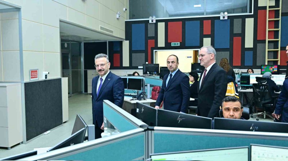 Yılbaşında Çalışan 112 Acil Çağrı Merkezi Personelini Ziyaret Etti