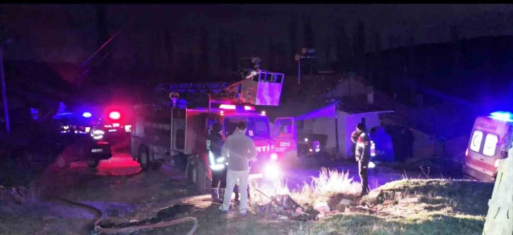 Ahşap Evde Çıkan Yangın Büyümeden Söndürüldü