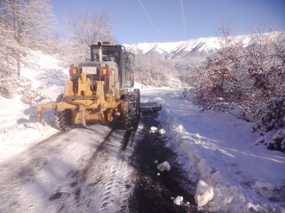 Ekiplerden Kar Mesaisi