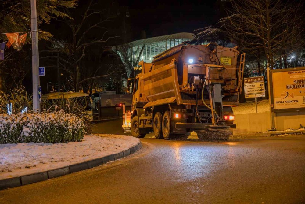 Ekiplerden Kar Mesaisi