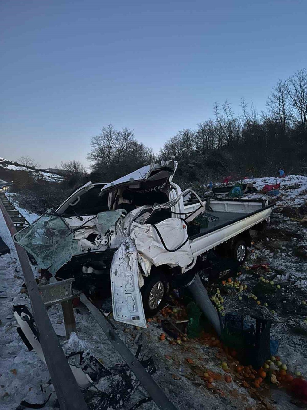 Kamyonet Takla Attı: Baba Ve Oğlu Yaralandı