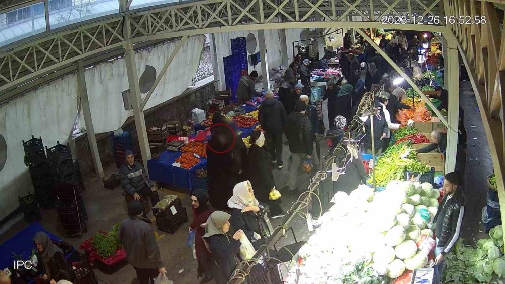 Kaşla Göz Arasında Hırsızlık Yaptı! O Şüpheliyi Polis Yakaladı