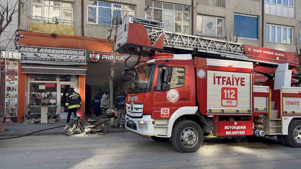 Kediler Isınsın Diye Kullanılan Elektrikli Isıtıcı Yangına Sebep Oldu