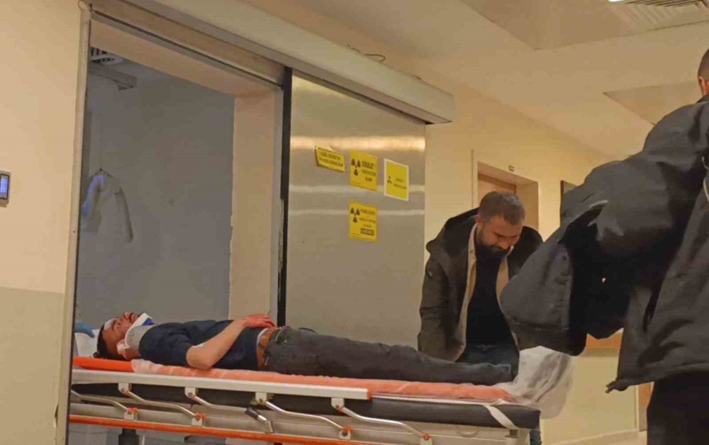 Tarlaya Uçan Otomobil Hurdaya Döndü 1 Kişi Yaralandı