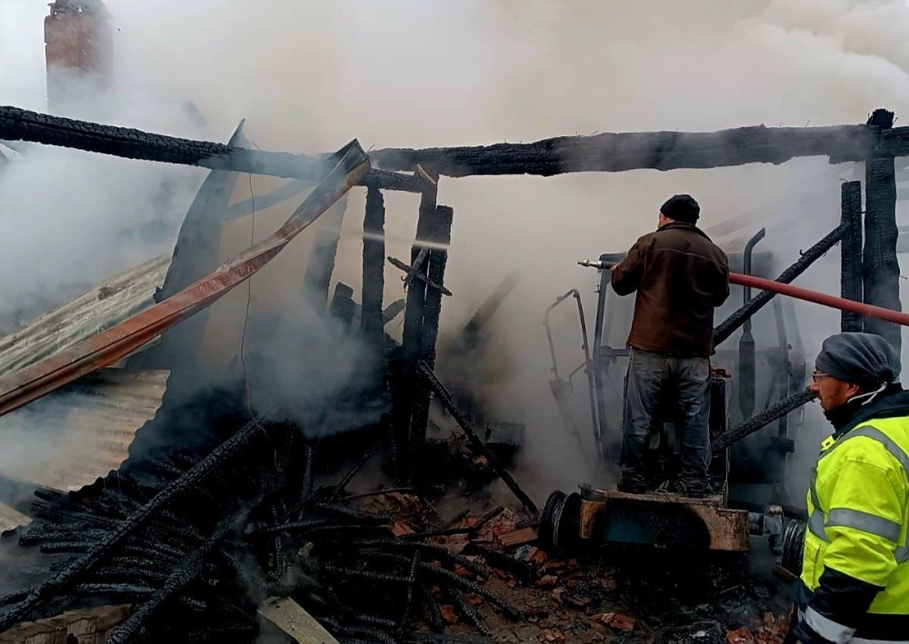 Ahır Yangını Korkuttu