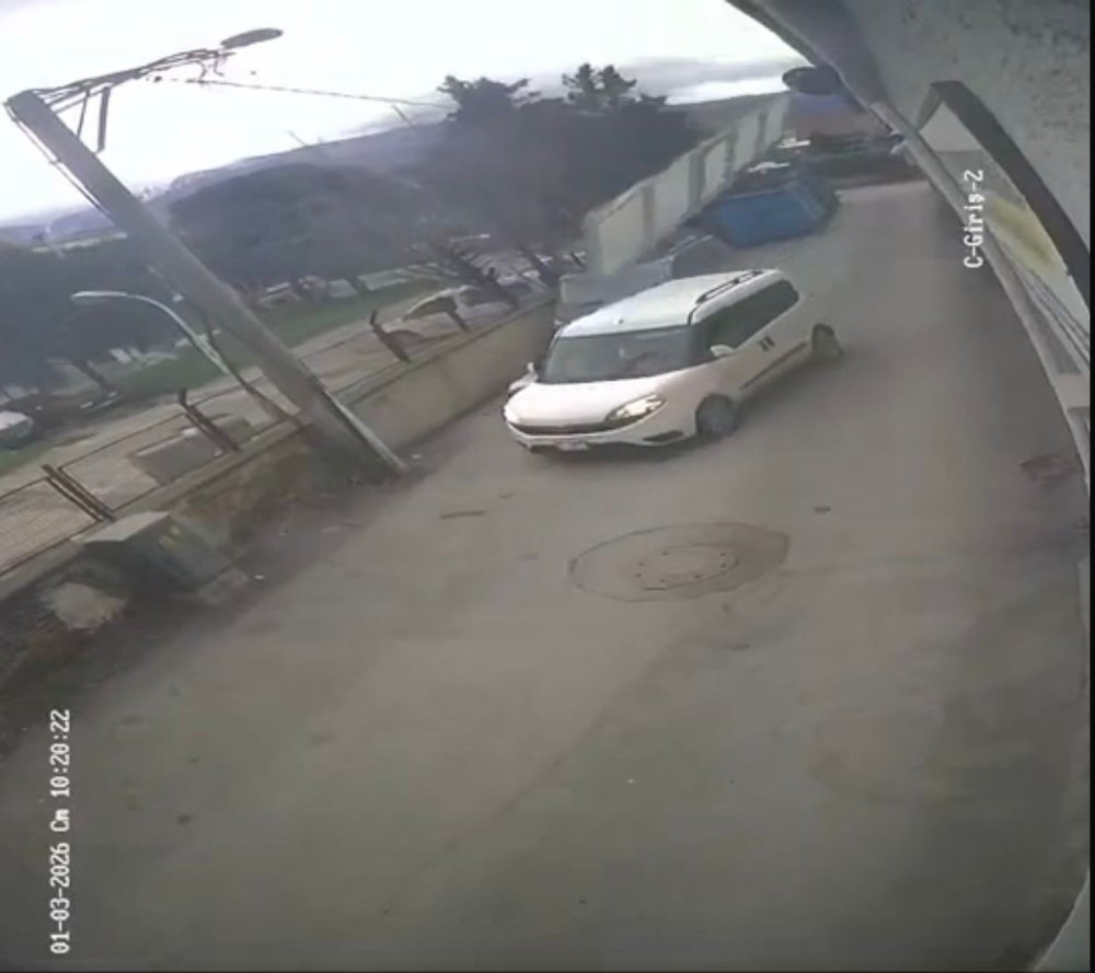 Çatı Ve Prefabrik Evler Uçtu, Ağaçlar Kırıldı