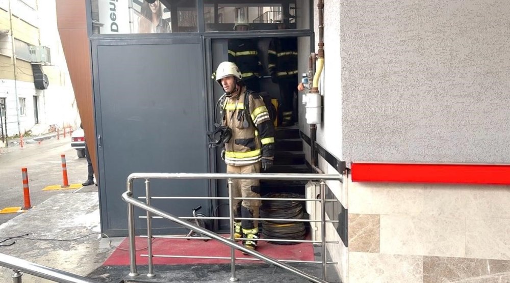 Korkutan Yangın! 3 Kişi Dumandan Etkilendi