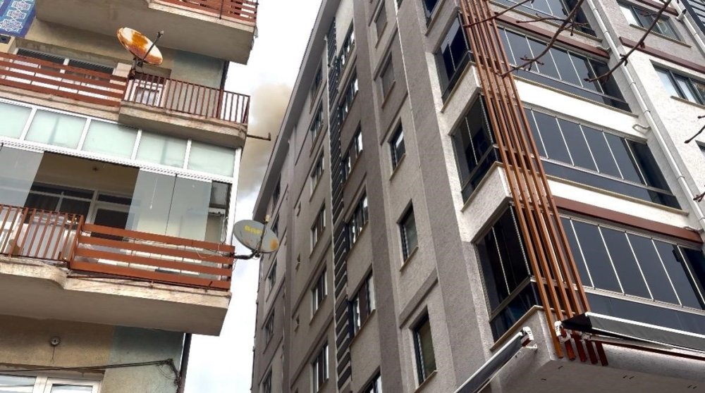 Korkutan Yangın! 3 Kişi Dumandan Etkilendi