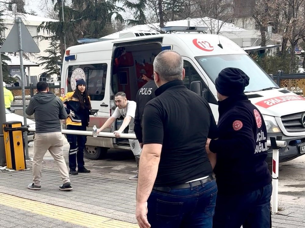 Korkutan Yangın! 3 Kişi Dumandan Etkilendi