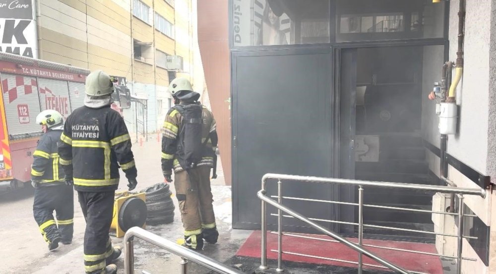 Korkutan Yangın! 3 Kişi Dumandan Etkilendi