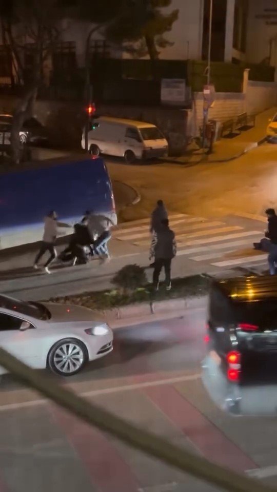 Kavga Esnasında Yola Savruldu