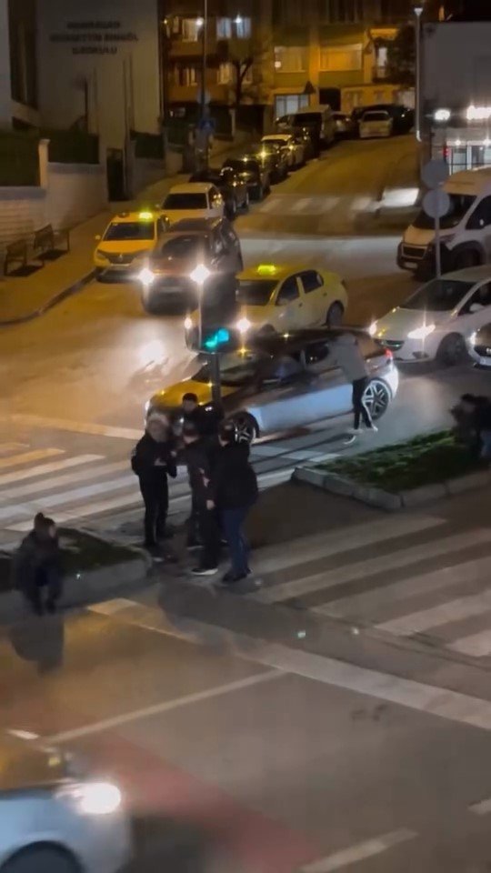 Kavga Esnasında Yola Savruldu