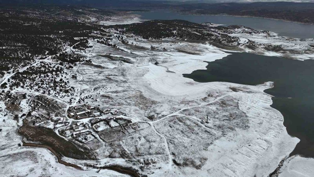 Porsuk Barajı’nda Geriye Çekilen Su Havadan Görüntülendi