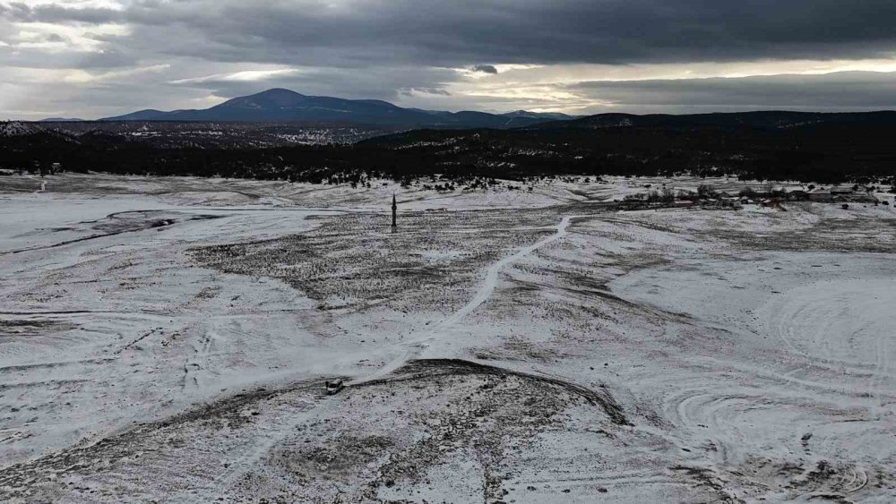 Porsuk Barajı’nda Geriye Çekilen Su Havadan Görüntülendi