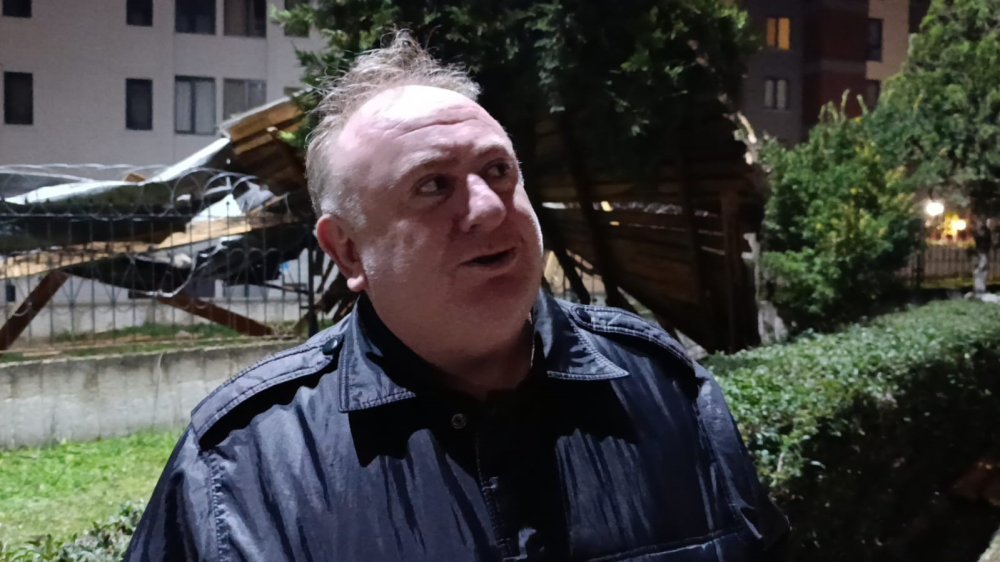 Şiddetli Lodos Çatıları Uçurdu, Araçlar Zarar Gördü