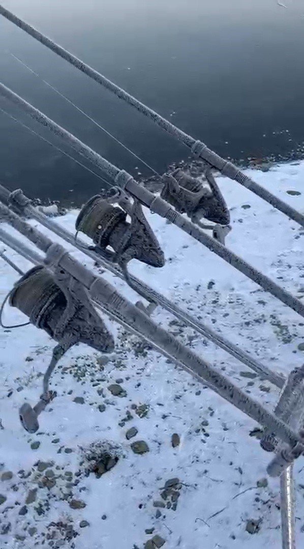 Soğuk Havada Olta Buz Tuttu